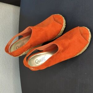 Carlos Santana bali wedge sandel. Dark orange size 7.5